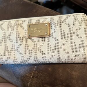 Michael Kors White Logo Wallet with Gold Plate